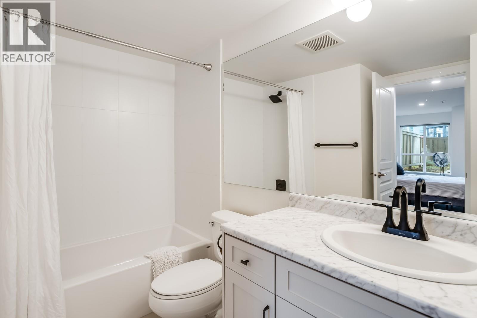 1099 Sunset Drive Unit# 123, Kelowna, BC - Indoor Photo Showing Bathroom