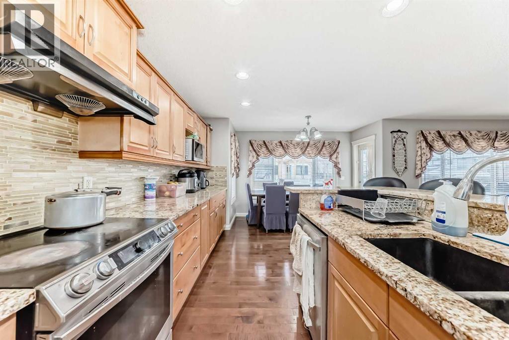 2468 Kingsland View Se, Airdrie, AB - Indoor Photo Showing Kitchen