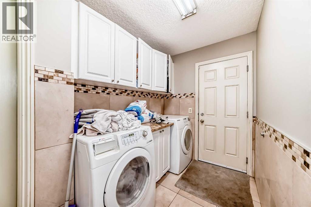 2468 Kingsland View Se, Airdrie, AB - Indoor Photo Showing Laundry Room