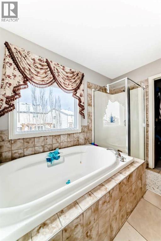 2468 Kingsland View Se, Airdrie, AB - Indoor Photo Showing Bathroom
