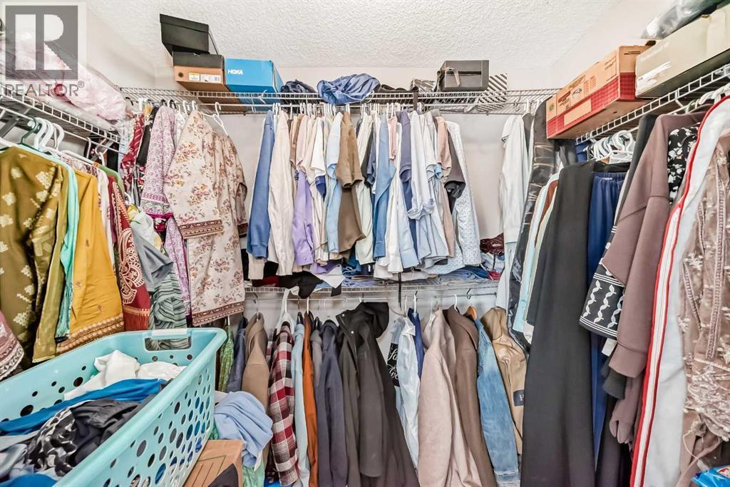 2468 Kingsland View Se, Airdrie, AB - Indoor With Storage