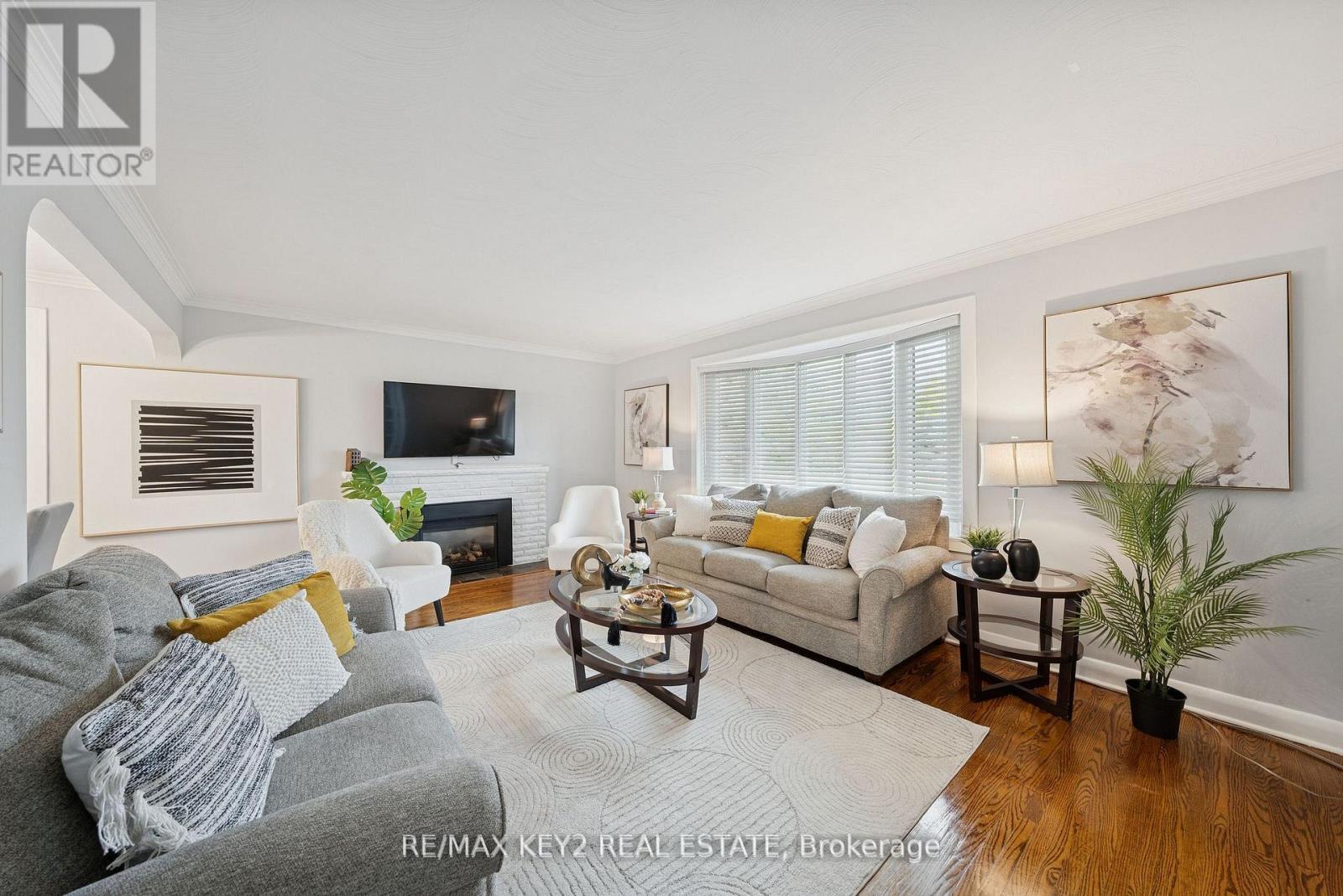 172 Allanford Road, Toronto, ON - Indoor Photo Showing Living Room With Fireplace