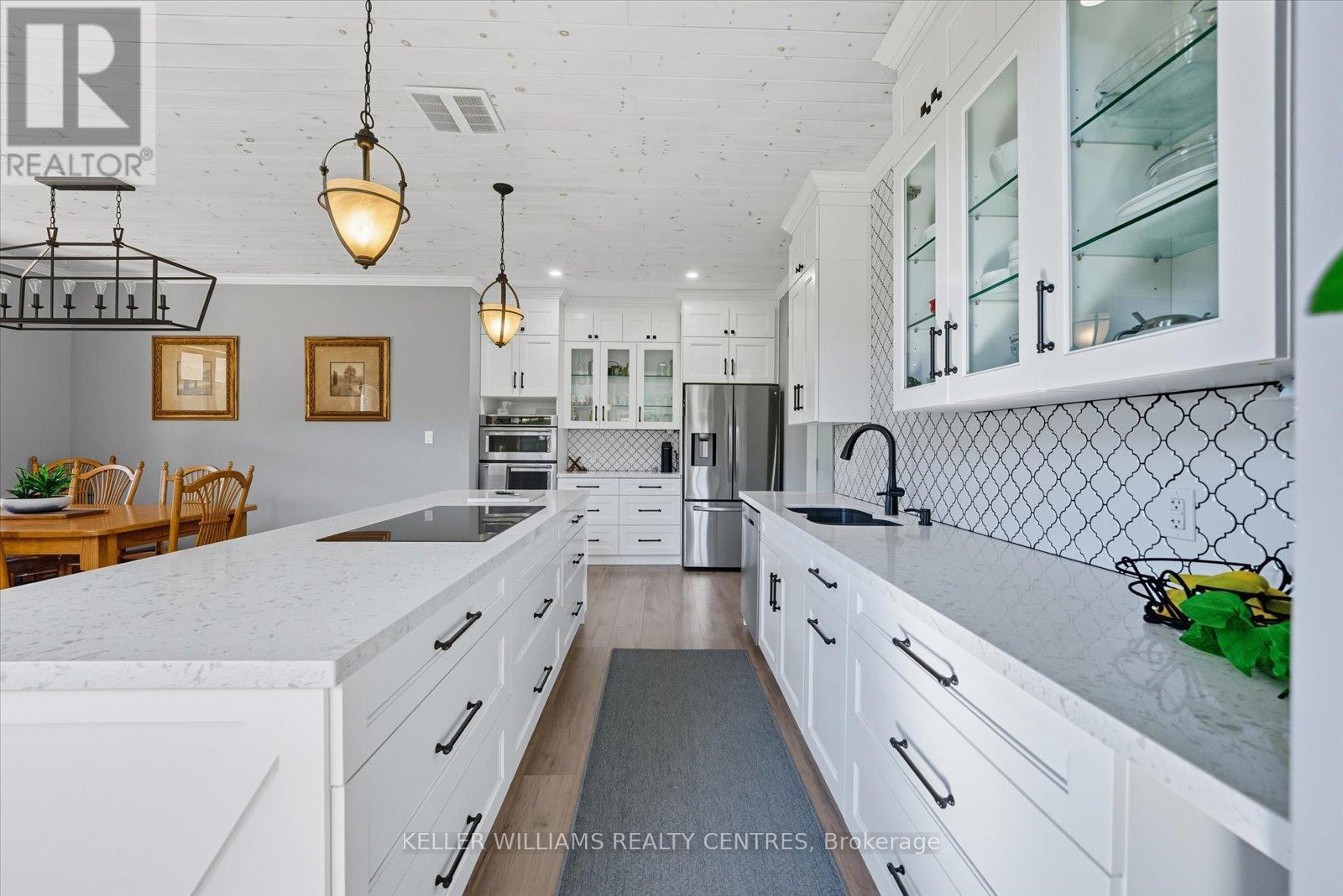 11601 Concession 3 Road, Uxbridge, ON - Indoor Photo Showing Kitchen With Upgraded Kitchen