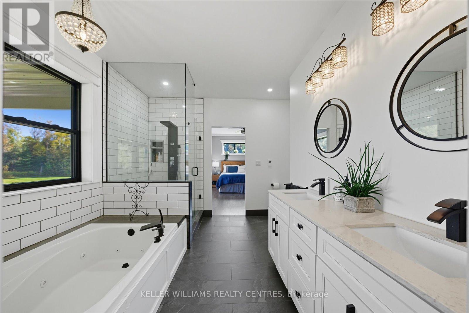 11601 Concession 3 Road, Uxbridge, ON - Indoor Photo Showing Bathroom