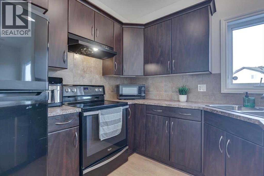 97 Piper Close, Blackfalds, AB - Indoor Photo Showing Kitchen