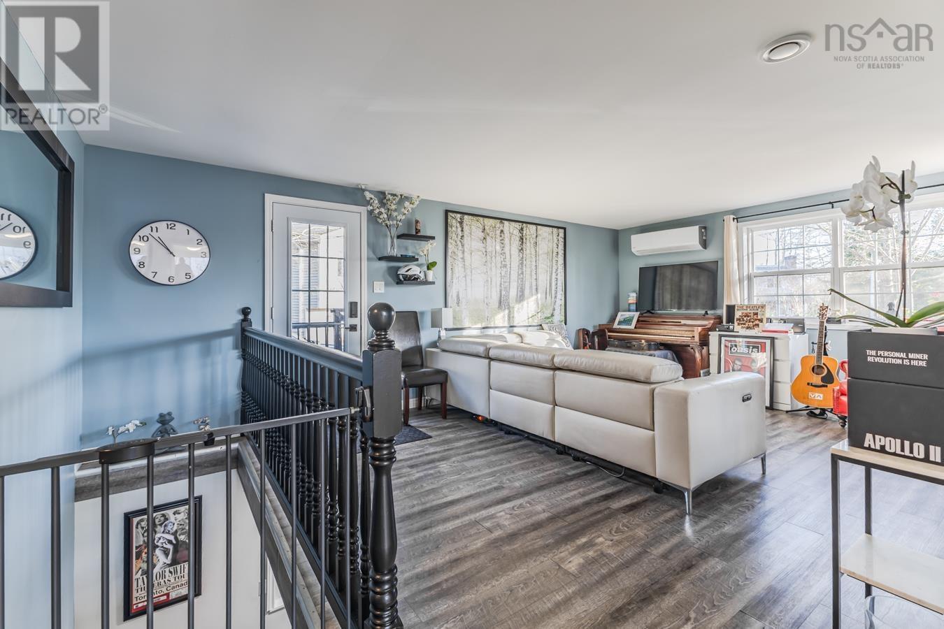 21 Heritage Place, Truro, NS - Indoor Photo Showing Living Room