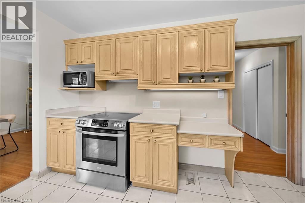 128 Oneida Boulevard, Ancaster, ON - Indoor Photo Showing Kitchen