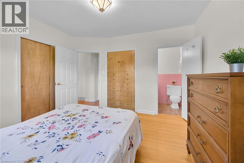 128 Oneida Boulevard, Ancaster, ON - Indoor Photo Showing Bedroom