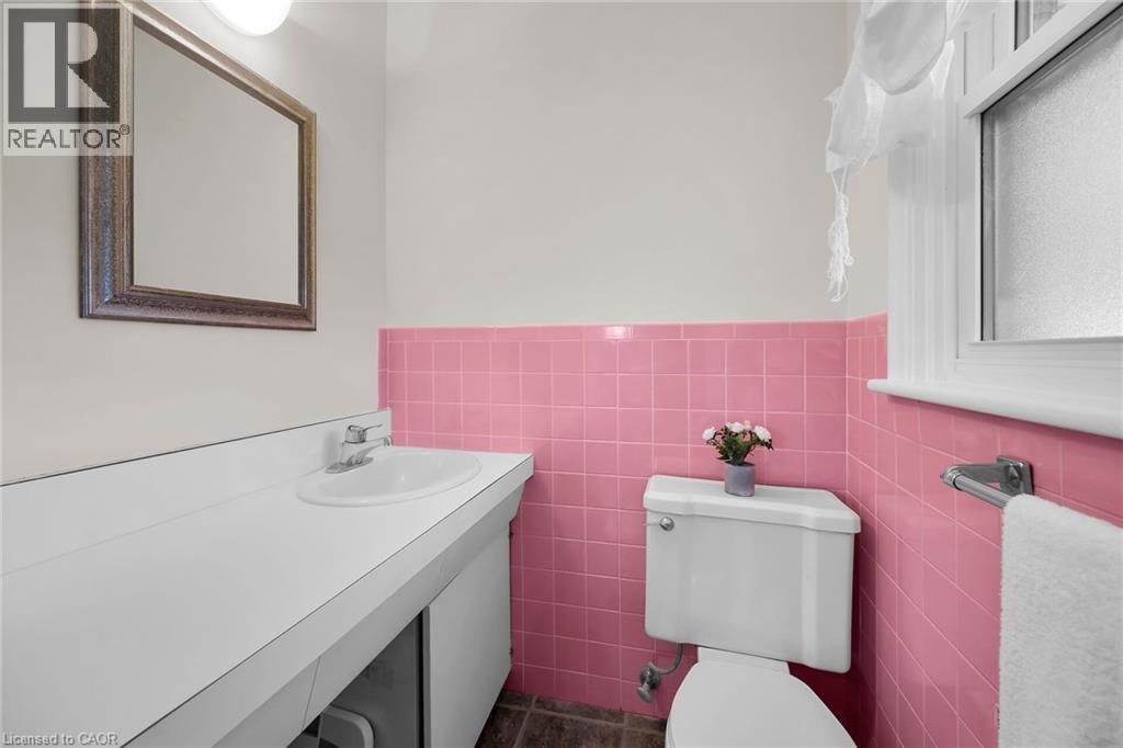 128 Oneida Boulevard, Ancaster, ON - Indoor Photo Showing Bathroom