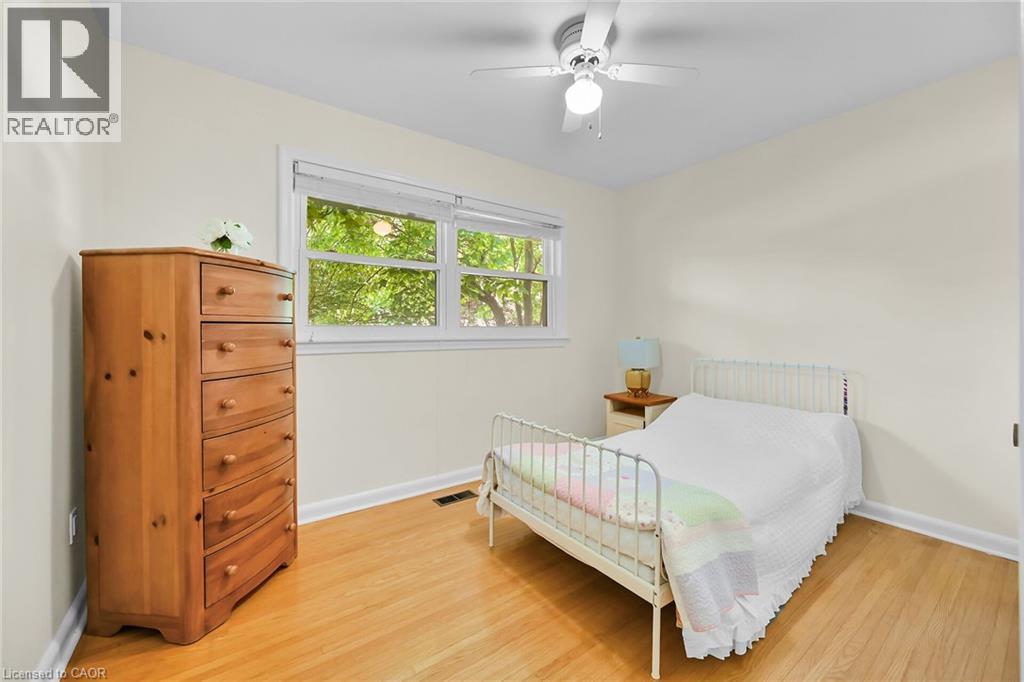 128 Oneida Boulevard, Ancaster, ON - Indoor Photo Showing Bedroom