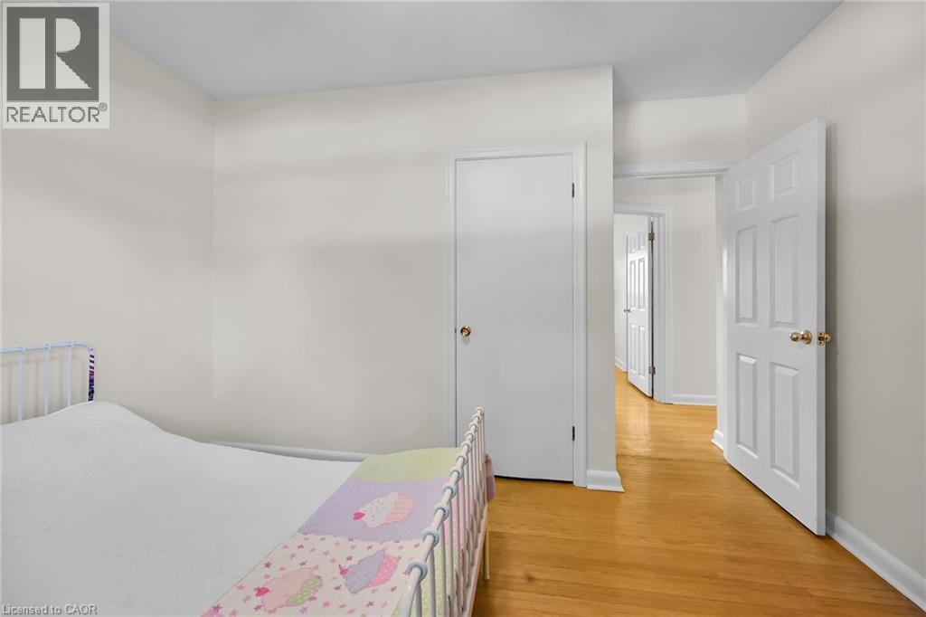 128 Oneida Boulevard, Ancaster, ON - Indoor Photo Showing Bedroom