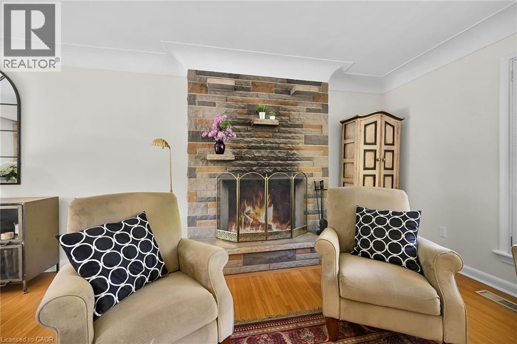 128 Oneida Boulevard, Ancaster, ON - Indoor Photo Showing Living Room With Fireplace
