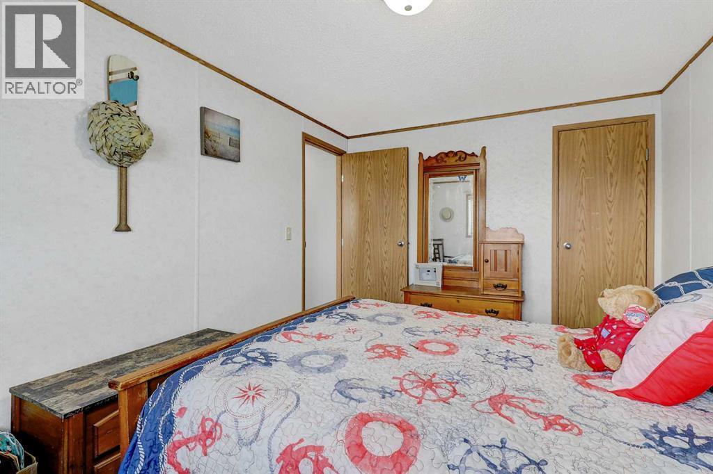 10914 96 Street, Clairmont, AB - Indoor Photo Showing Bedroom