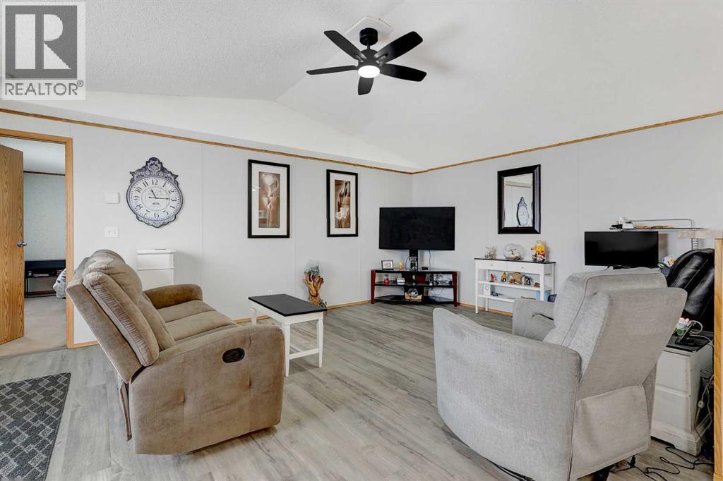 10914 96 Street, Clairmont, AB - Indoor Photo Showing Living Room