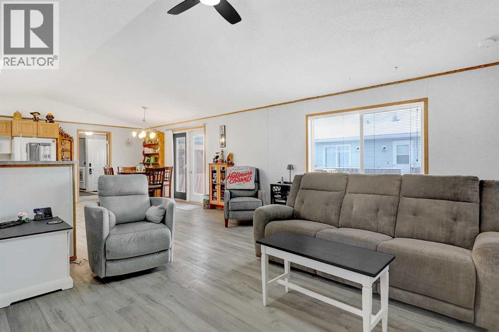 10914 96 Street, Clairmont, AB - Indoor Photo Showing Living Room