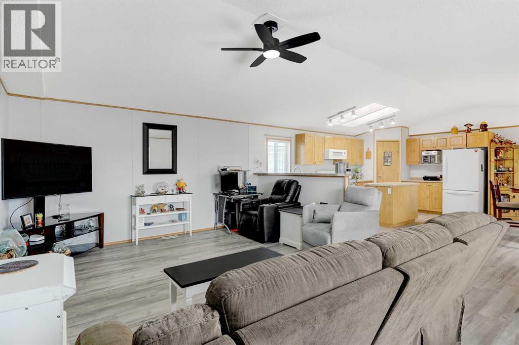 10914 96 Street, Clairmont, AB - Indoor Photo Showing Living Room