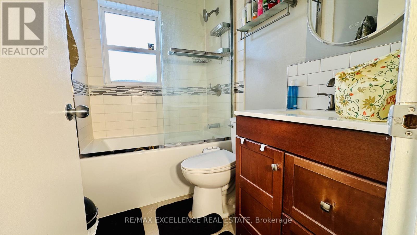 Bathroom - 35 Siebert Avenue, Kitchener, ON - Indoor Photo Showing Bathroom