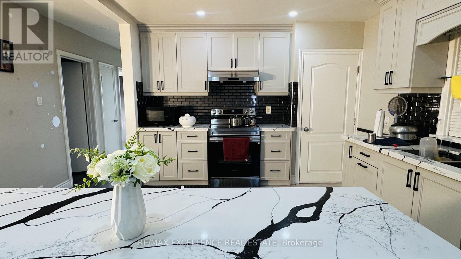 Kitchen - 35 Siebert Avenue, Kitchener, ON - Indoor Photo Showing Kitchen