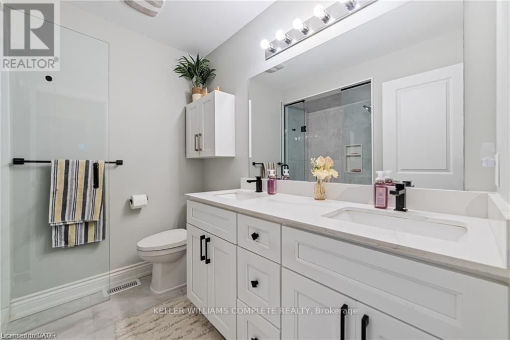 24 Macbean Crescent, Hamilton, ON - Indoor Photo Showing Bathroom