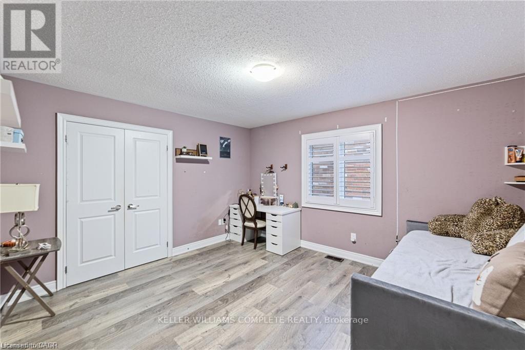 24 Macbean Crescent, Hamilton, ON - Indoor Photo Showing Bedroom