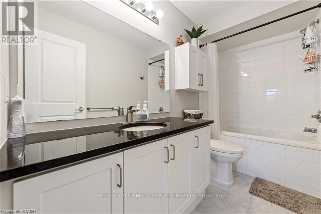 24 Macbean Crescent, Hamilton, ON - Indoor Photo Showing Bathroom