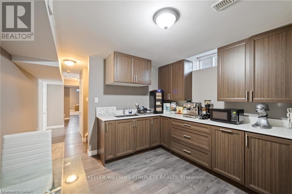 24 Macbean Crescent, Hamilton, ON - Indoor Photo Showing Kitchen