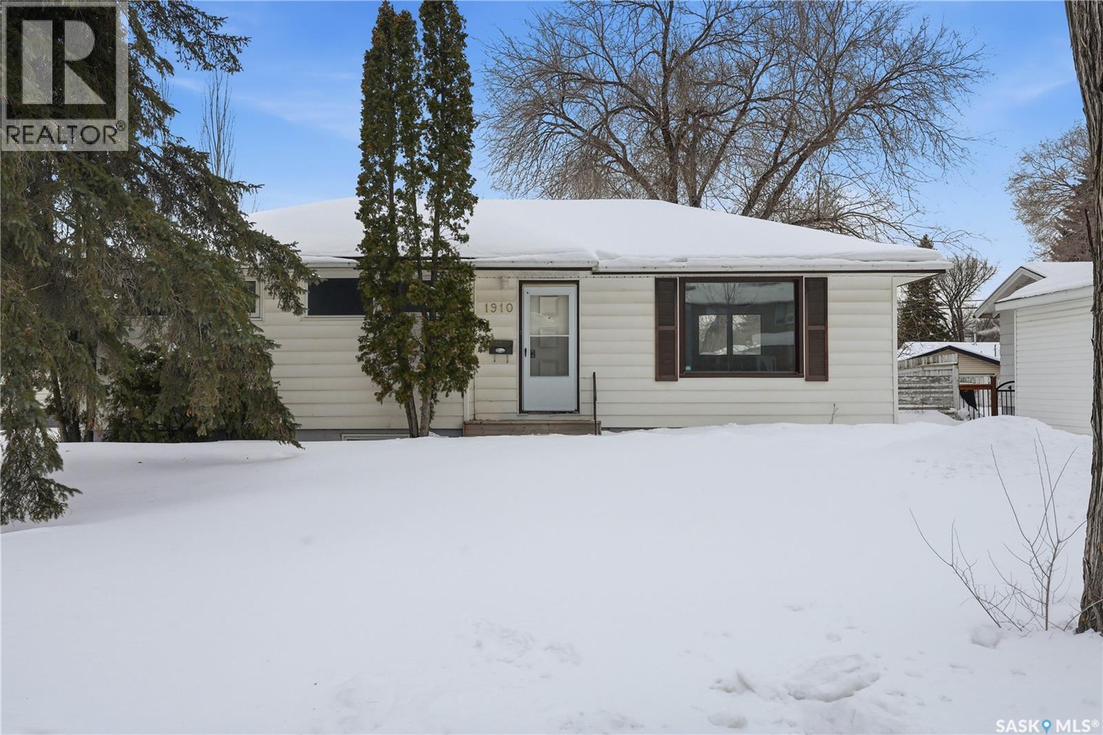 1910 Ewart Avenue, Saskatoon, SK - Outdoor
