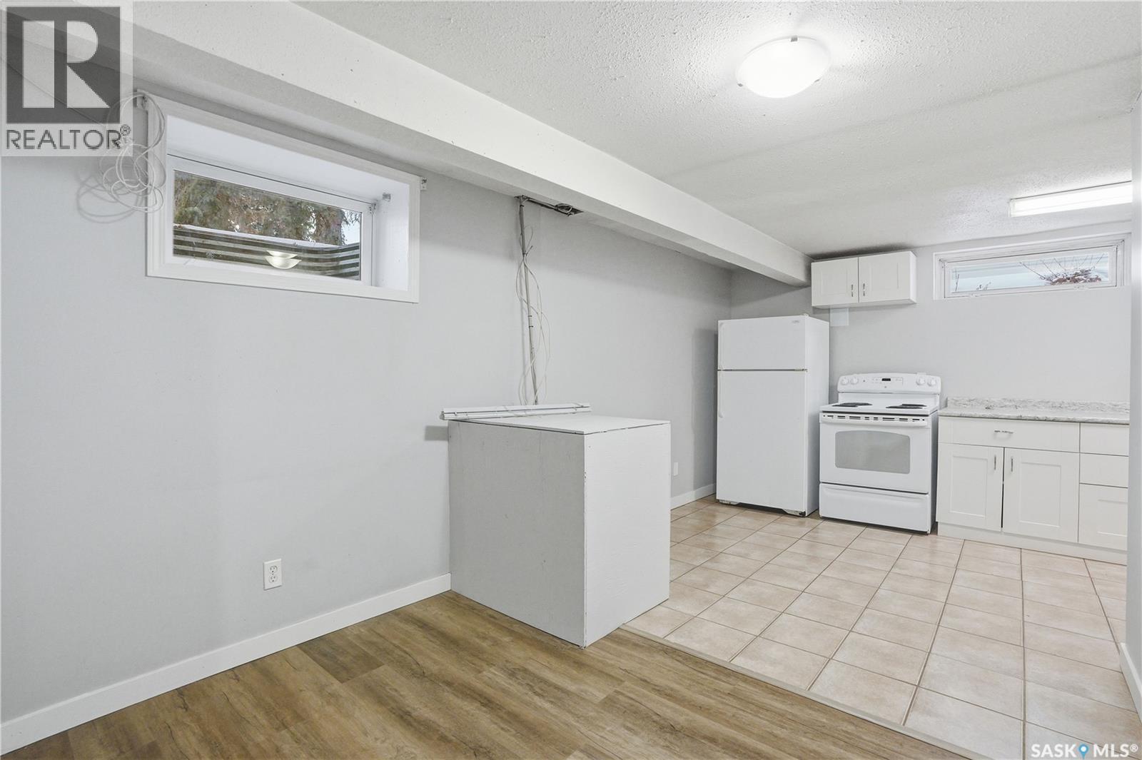 1910 Ewart Avenue, Saskatoon, SK - Indoor Photo Showing Kitchen