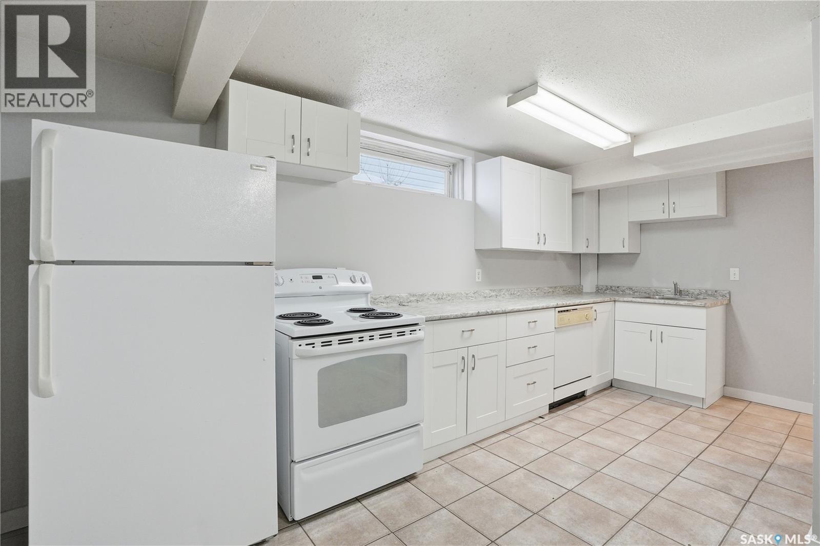 1910 Ewart Avenue, Saskatoon, SK - Indoor Photo Showing Kitchen