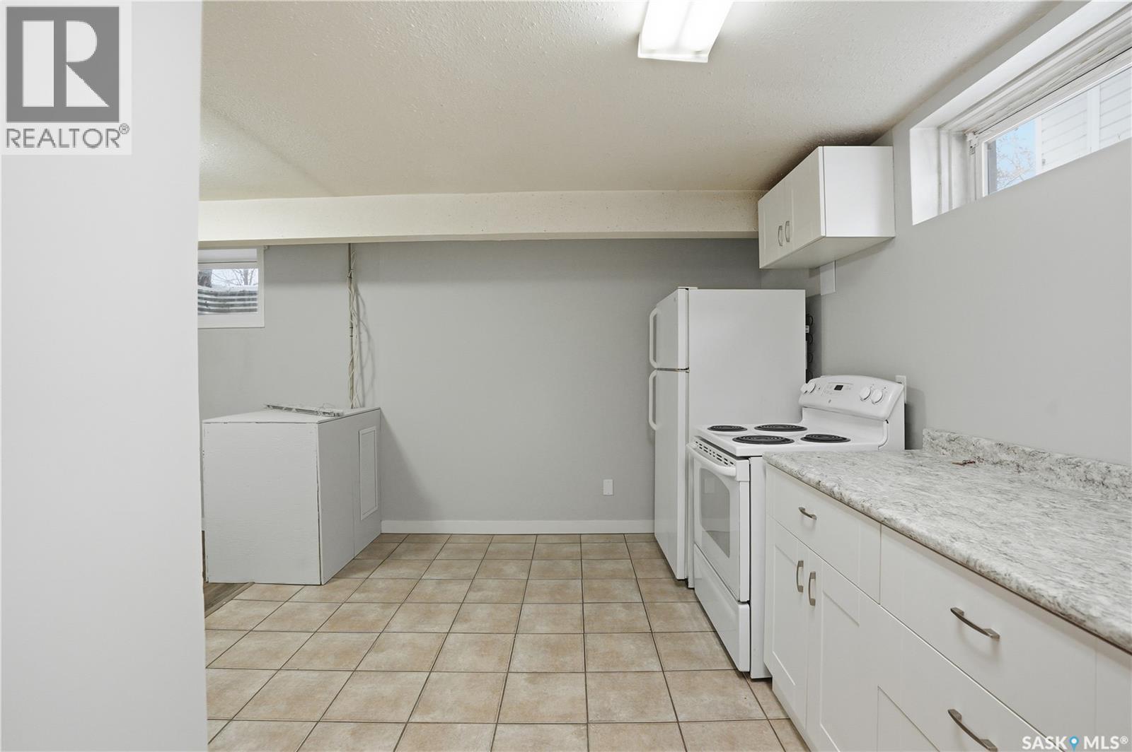 1910 Ewart Avenue, Saskatoon, SK - Indoor Photo Showing Kitchen
