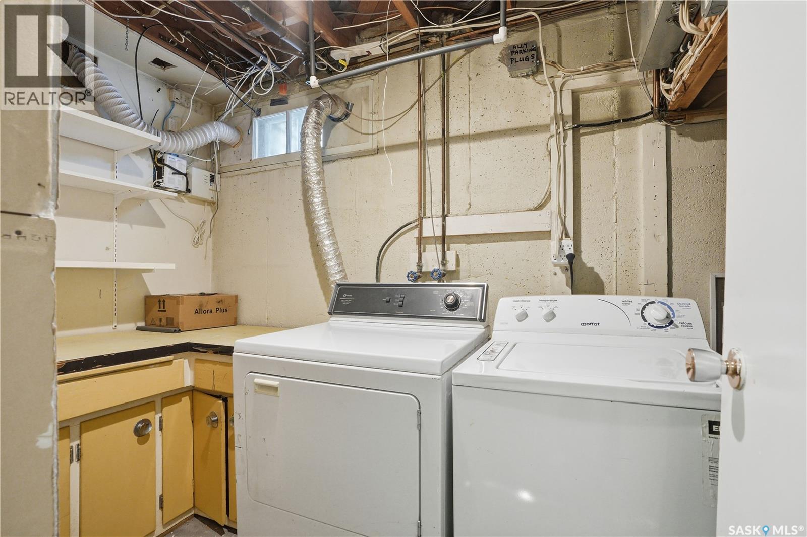 1910 Ewart Avenue, Saskatoon, SK - Indoor Photo Showing Laundry Room
