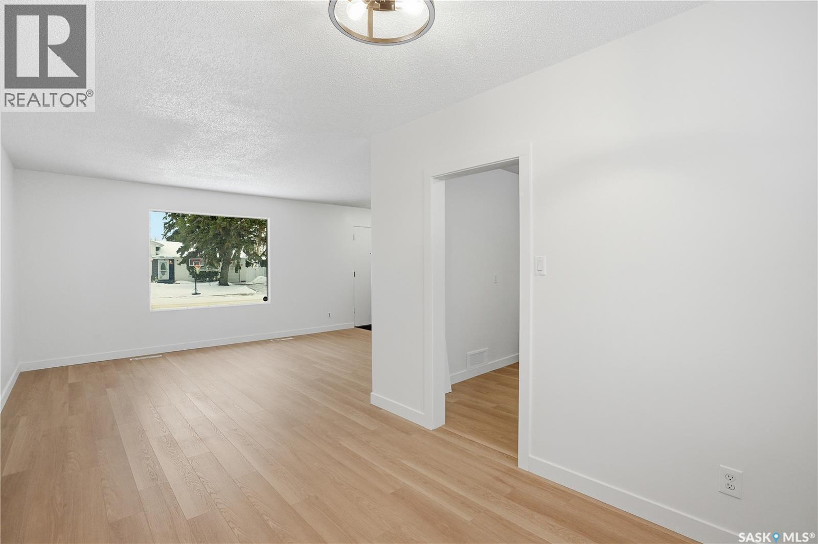 1910 Ewart Avenue, Saskatoon, SK - Indoor