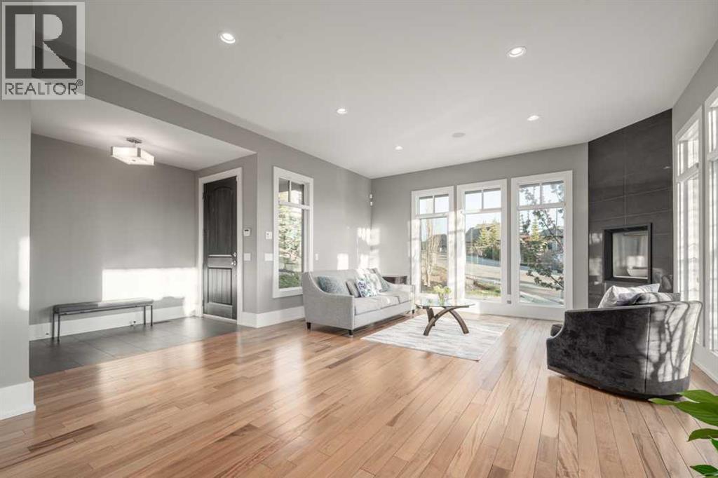 16 Spring Valley Way Sw, Calgary, AB - Indoor Photo Showing Living Room