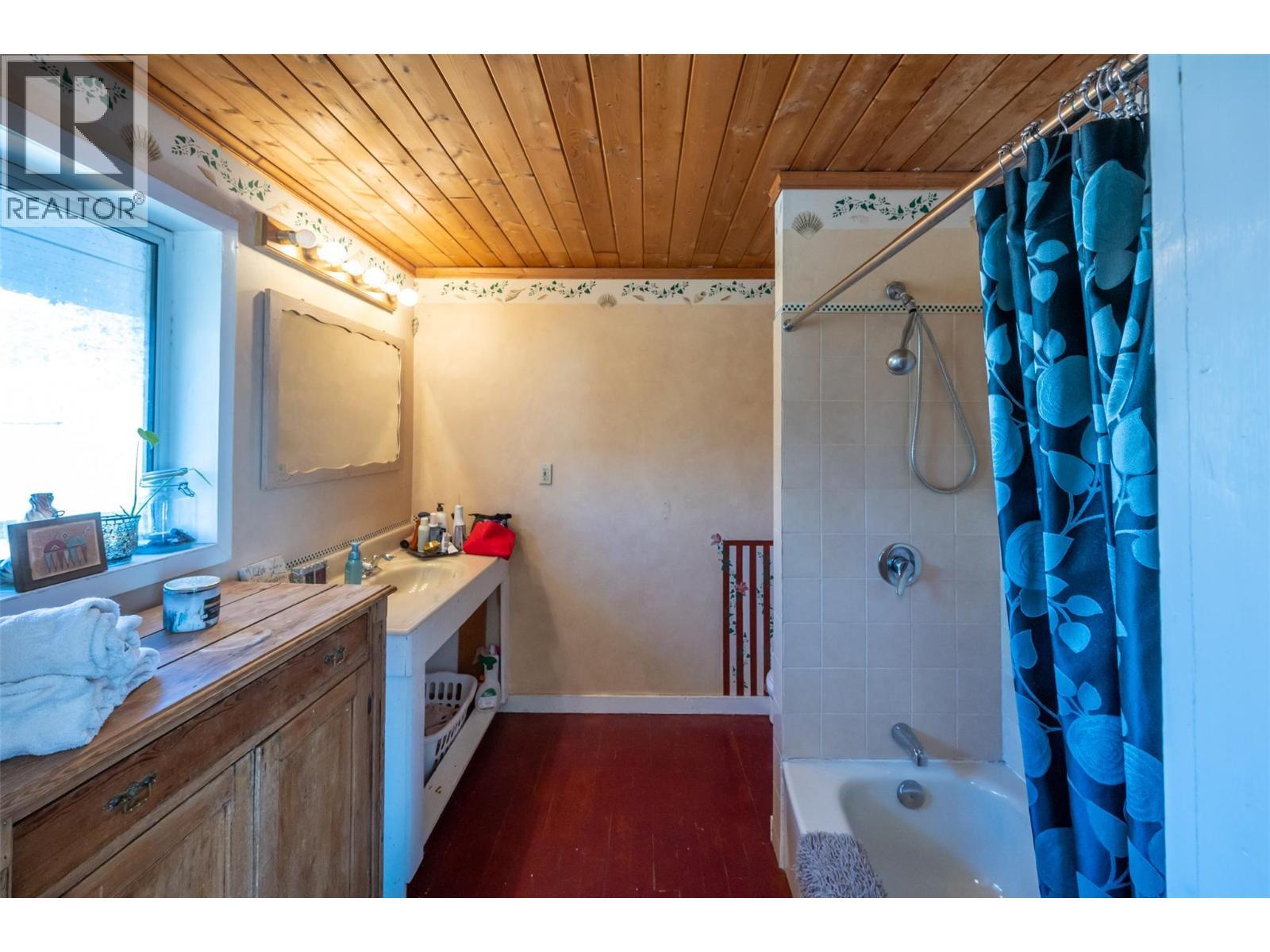 Private Ensuite for Main Bedroom. - 22797 Garnet Valley Road, Summerland, BC - Indoor Photo Showing Bathroom