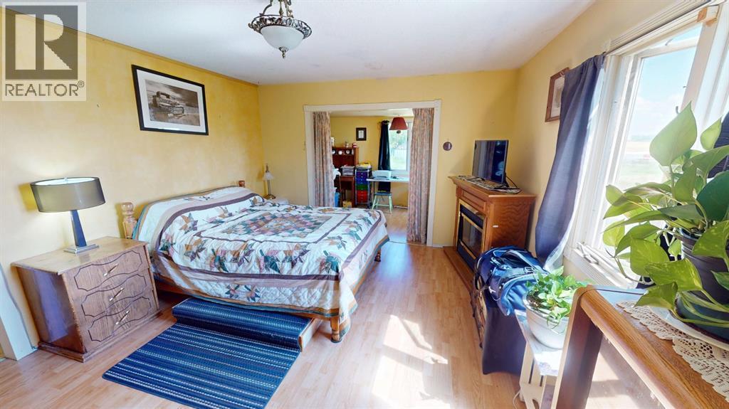 219 181043 Hwy 550 Drive, Rural Newell, County Of, AB - Indoor Photo Showing Bedroom
