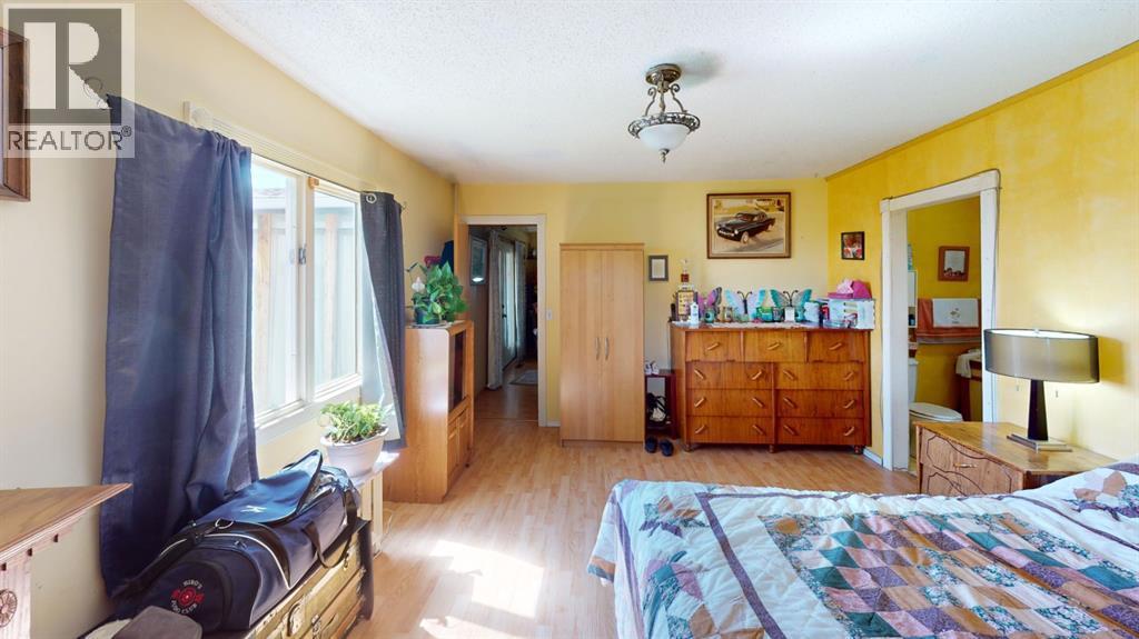 219 181043 Hwy 550 Drive, Rural Newell, County Of, AB - Indoor Photo Showing Bedroom