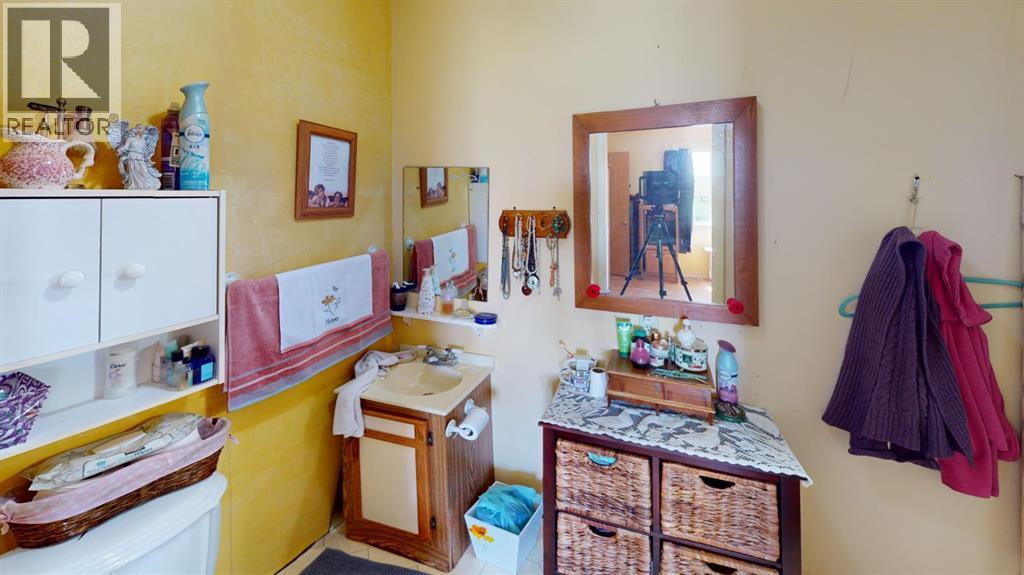 219 181043 Hwy 550 Drive, Rural Newell, County Of, AB - Indoor