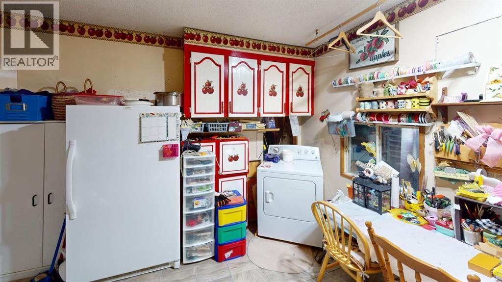 219 181043 Hwy 550 Drive, Rural Newell, County Of, AB - Indoor Photo Showing Laundry Room