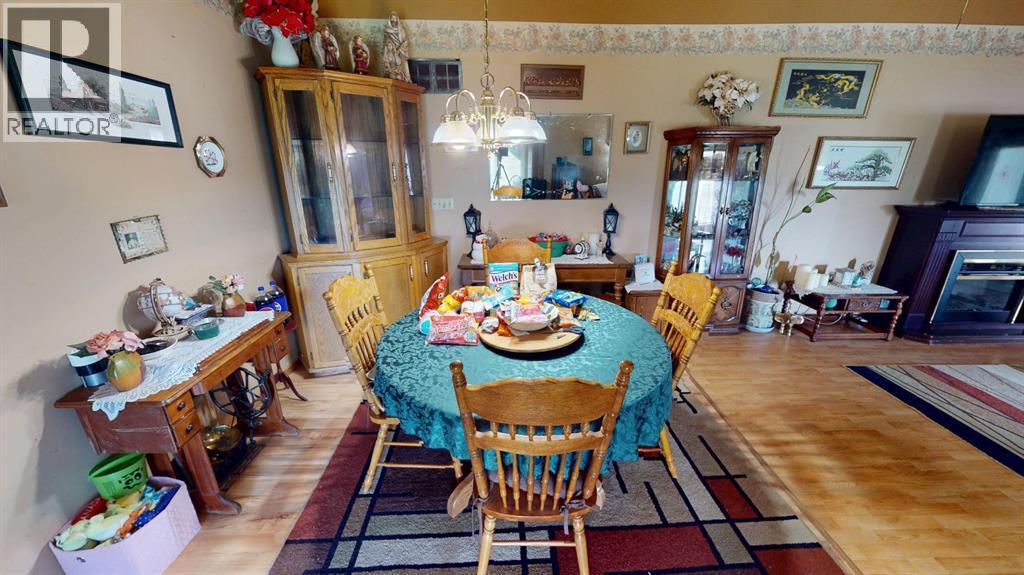 219 181043 Hwy 550 Drive, Rural Newell, County Of, AB - Indoor Photo Showing Dining Room