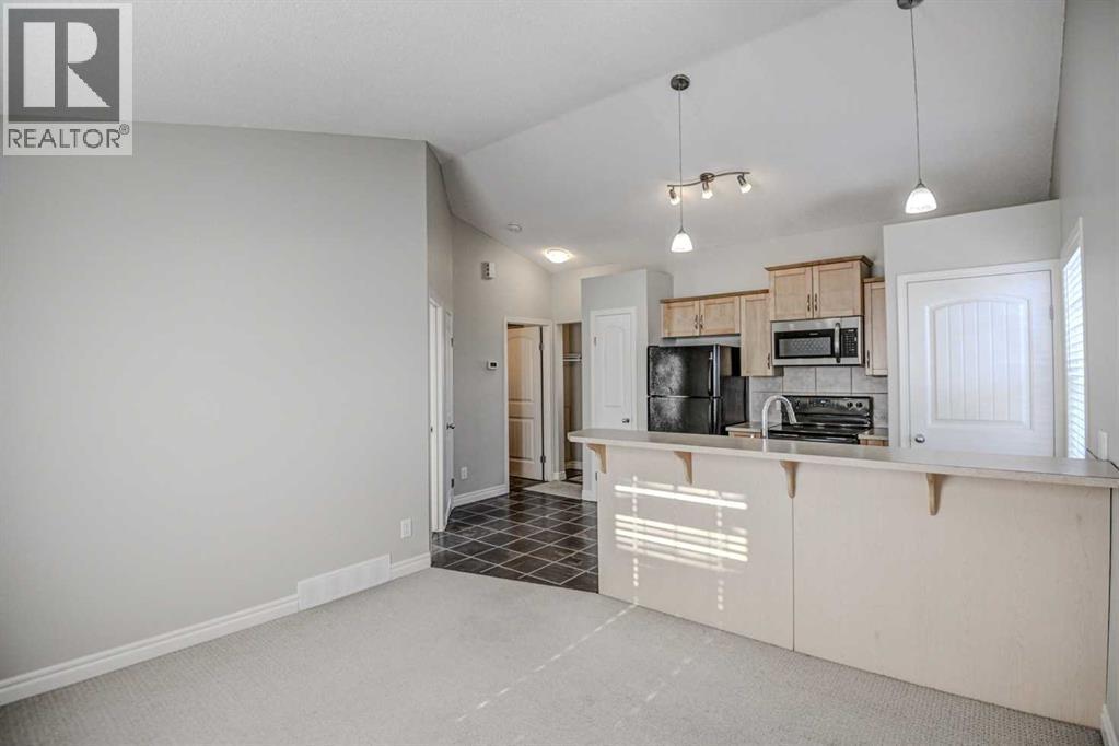 40 Prestwick Manor Se, Calgary, AB - Indoor Photo Showing Kitchen