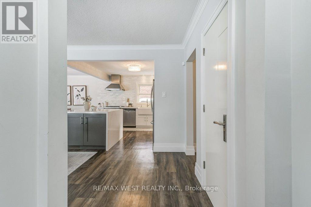 195 Berry Road, Toronto, ON - Indoor Photo Showing Other Room