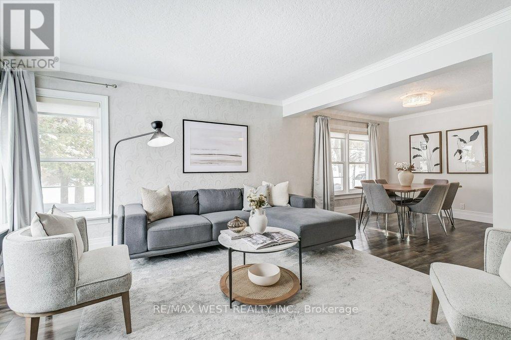 195 Berry Road, Toronto, ON - Indoor Photo Showing Living Room