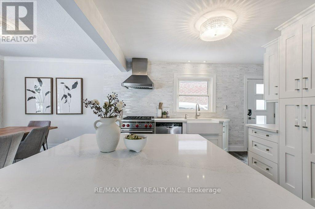 195 Berry Road, Toronto, ON - Indoor Photo Showing Kitchen