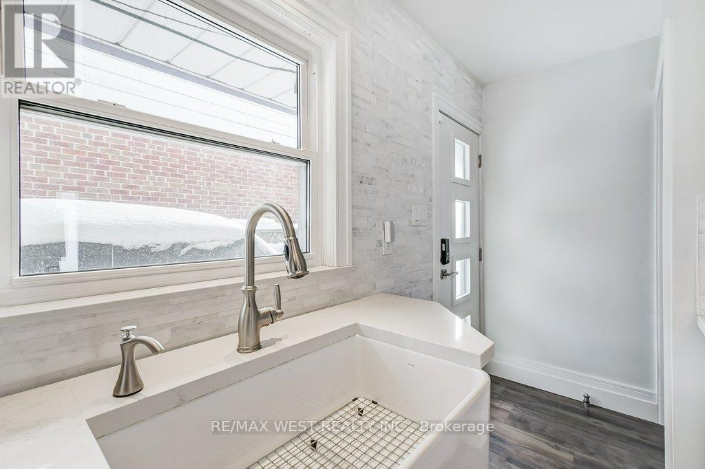 195 Berry Road, Toronto, ON - Indoor