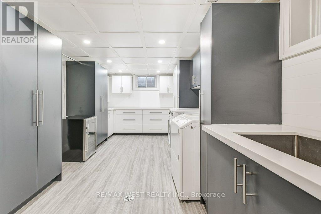 195 Berry Road, Toronto, ON - Indoor Photo Showing Laundry Room