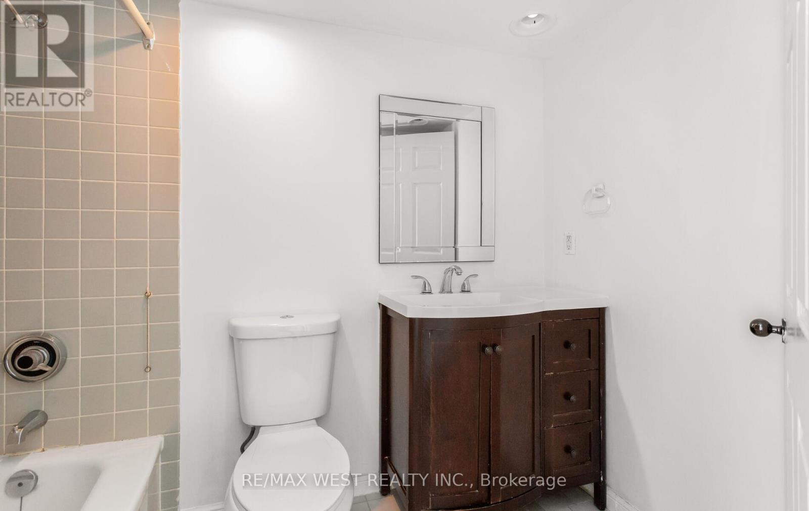 1510 - 50 Eglinton Avenue W, Mississauga, ON - Indoor Photo Showing Bathroom