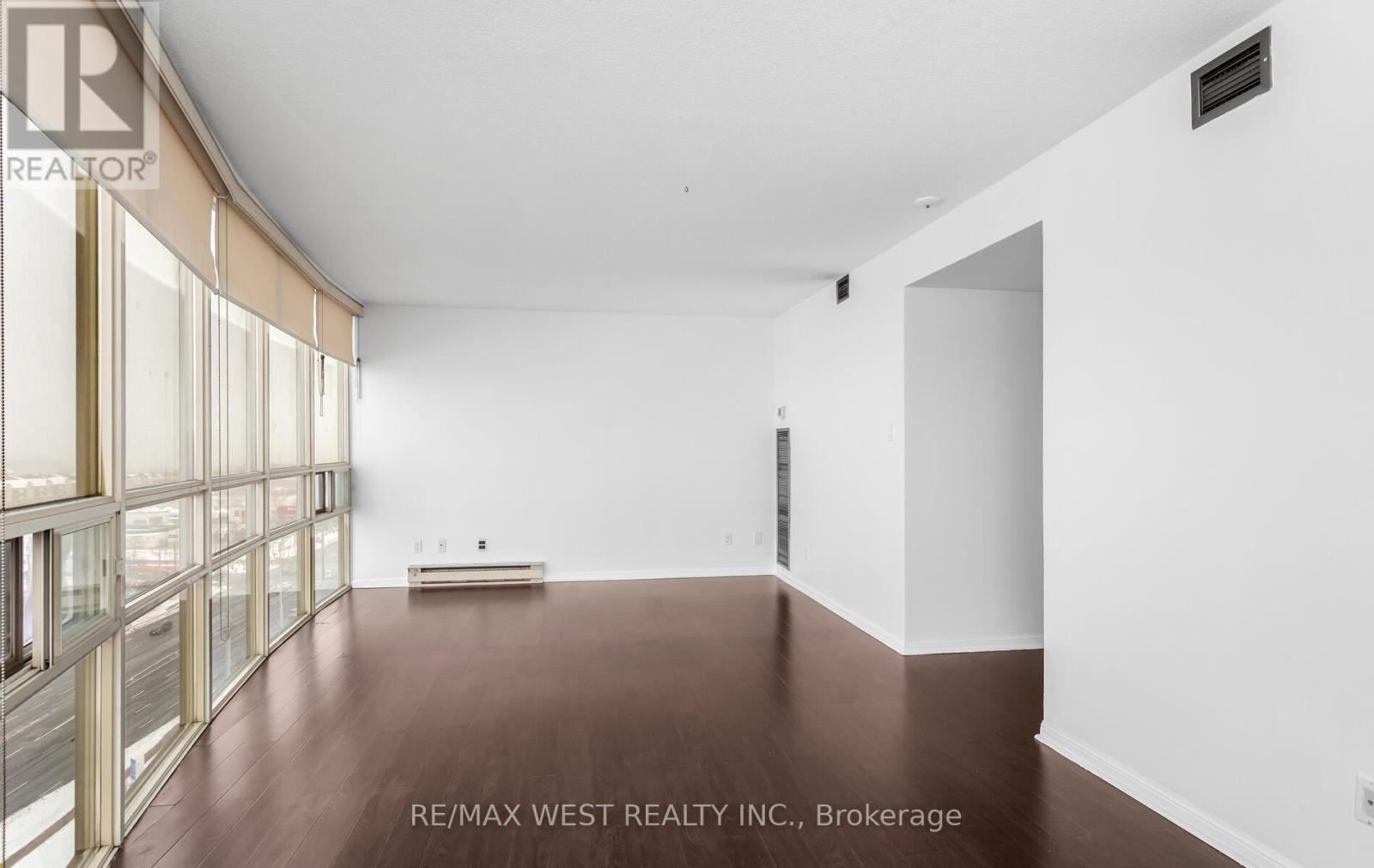 1510 - 50 Eglinton Avenue W, Mississauga, ON - Indoor Photo Showing Other Room