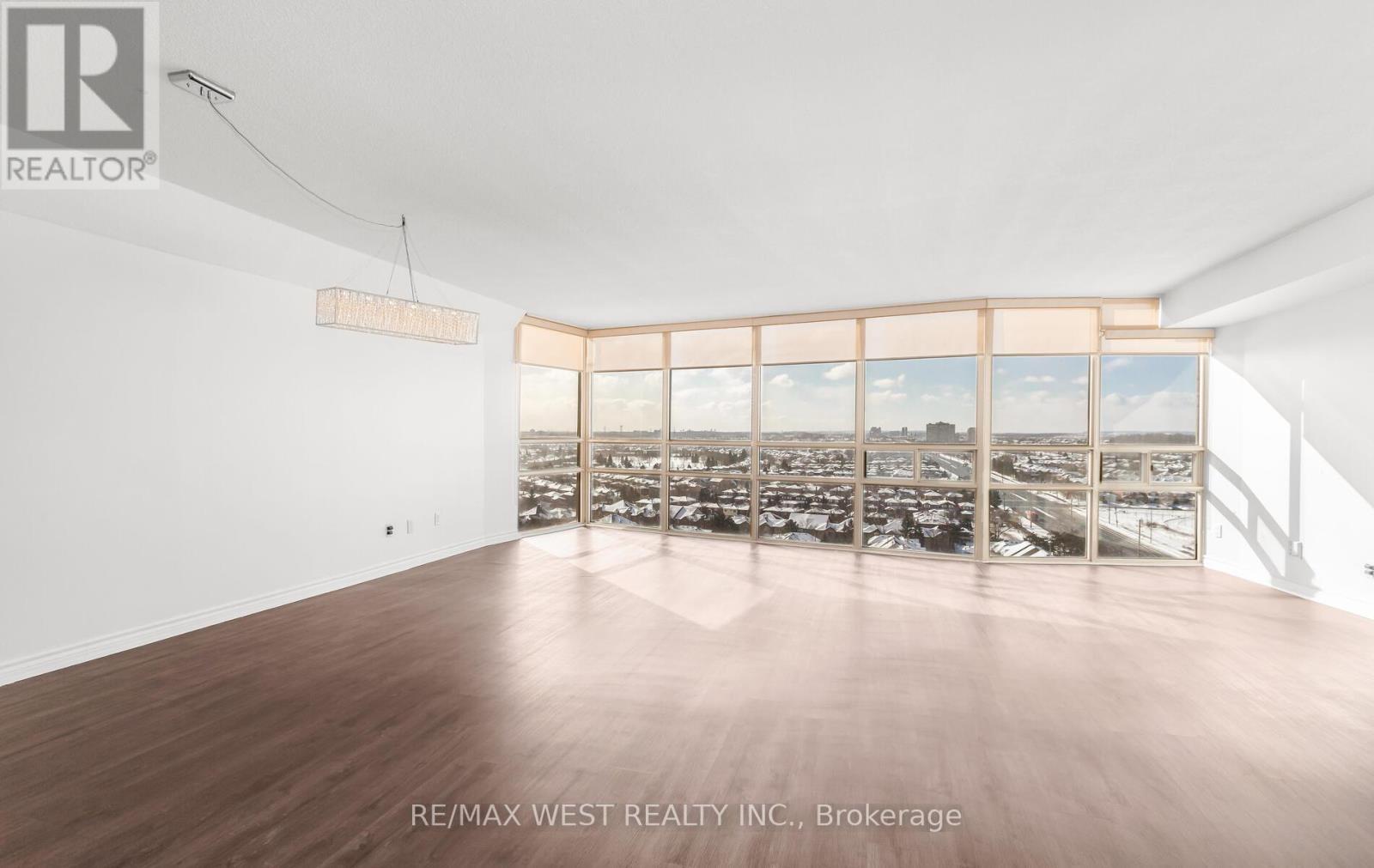 1510 - 50 Eglinton Avenue W, Mississauga, ON - Indoor