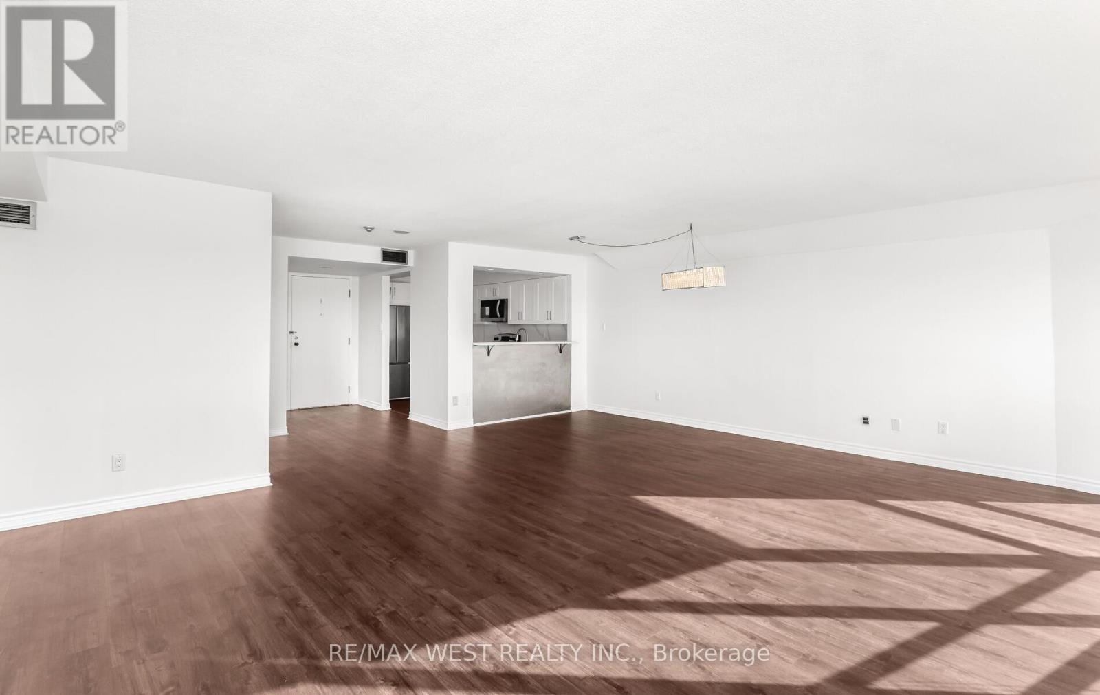 1510 - 50 Eglinton Avenue W, Mississauga, ON - Indoor Photo Showing Other Room