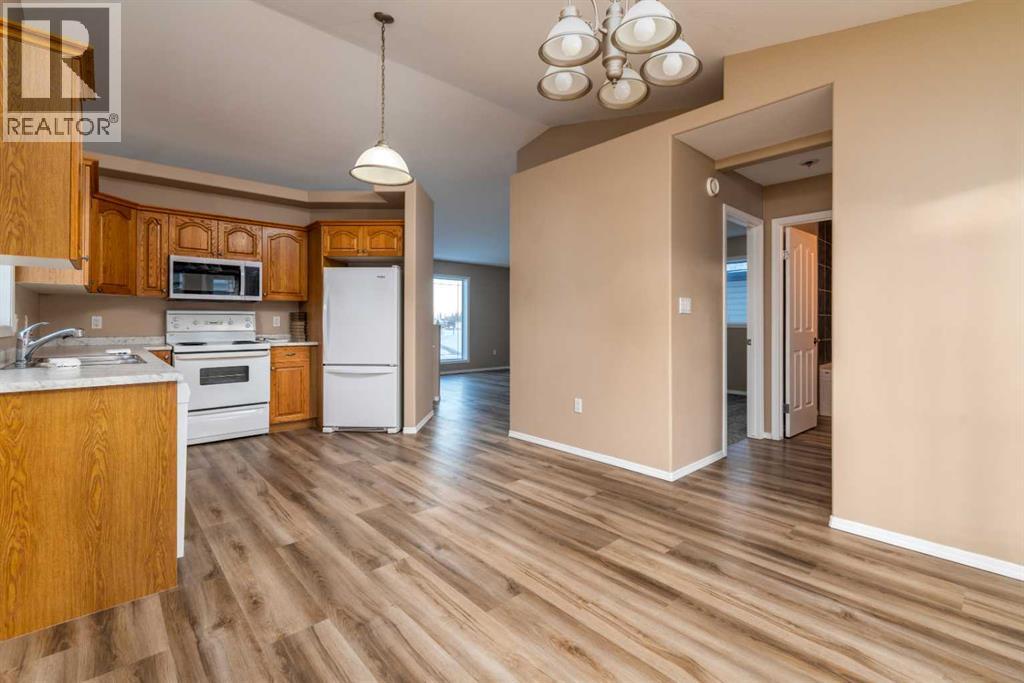 6519 35 Street, Lloydminster, AB - Indoor Photo Showing Kitchen